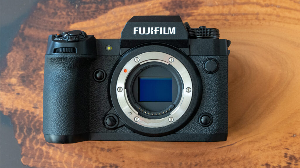 Fujifilm X-H2 Mirrorless Digital Camera XF16-80mm Kit W/ 325GB CF Express Bundle